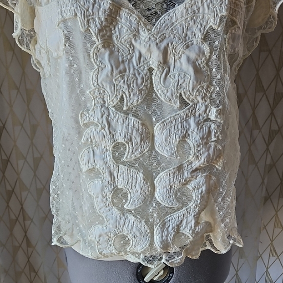 Elegant Cream Lace Top - Picture 5 of 5